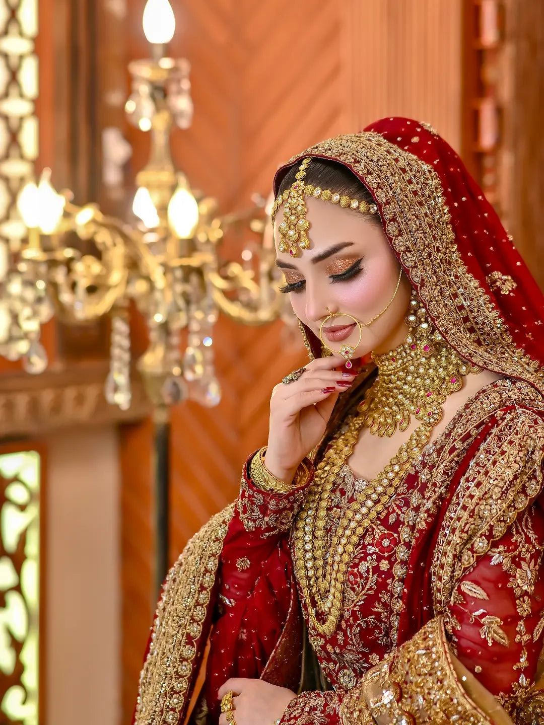 Heritage Bridal Choker & Layered Necklace Set worn by a model in the original Mohsin Qayyum Jewellers bridal shoot