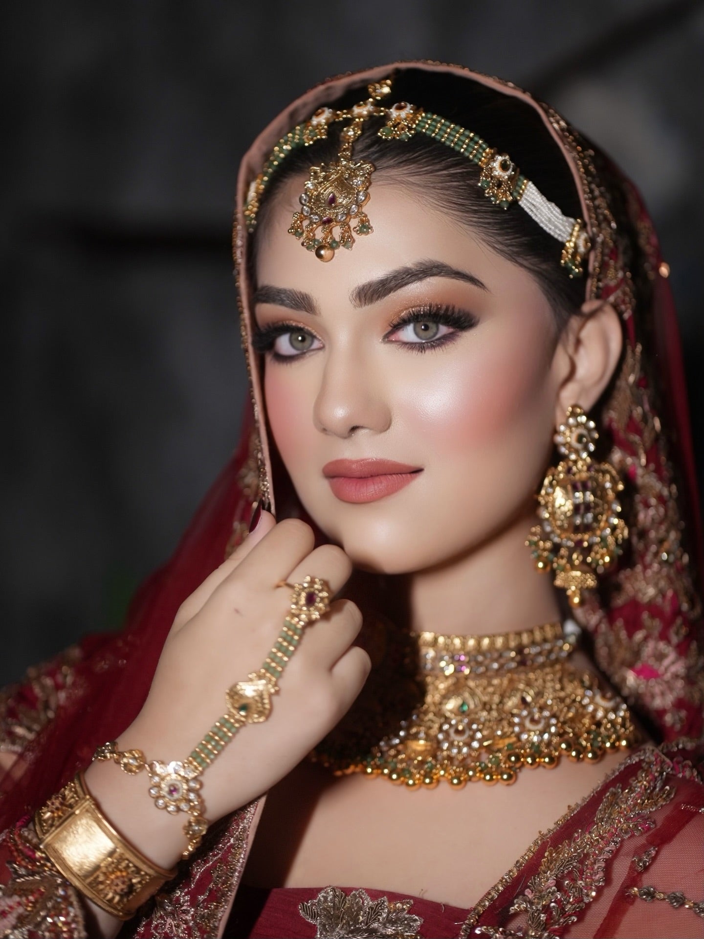 Classic Barat Bridal Jewellery worn in the original Mohsin Qayyum Jewellers model shoot