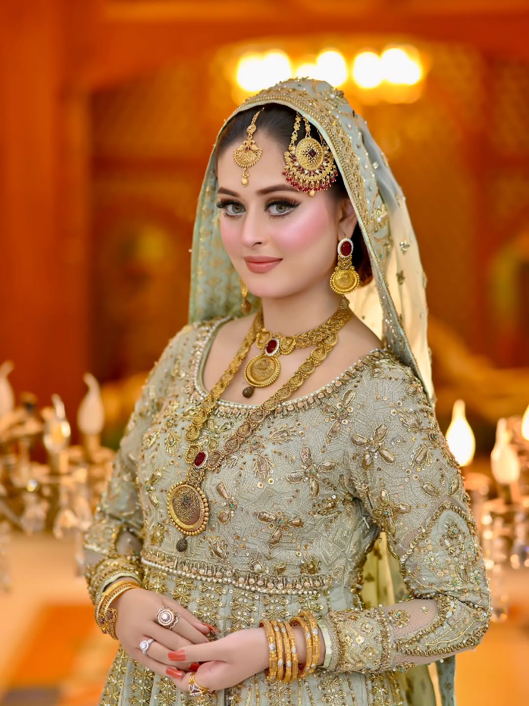 Maharani Medallion Bridal Jewellery worn by a model in the original Mohsin Qayyum Jewellers bridal shoot