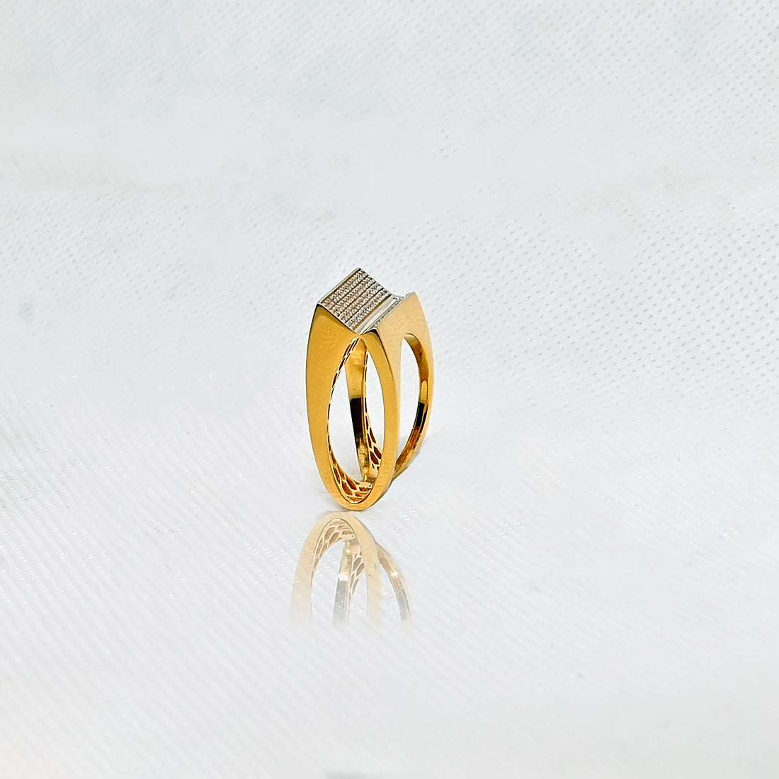 Gold Ring  -  CHHJ983