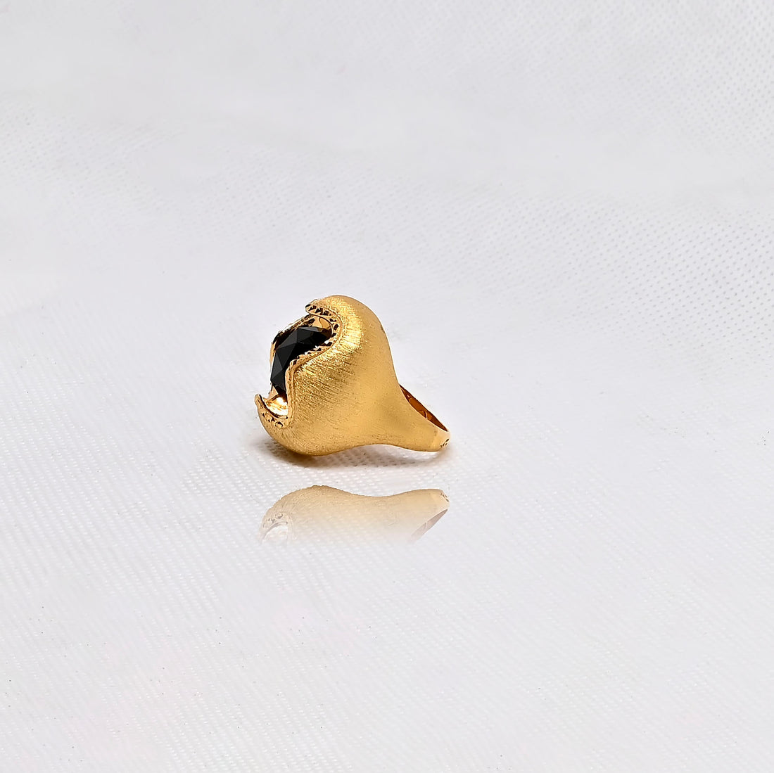 Gold Ring  -  LVYEJ89