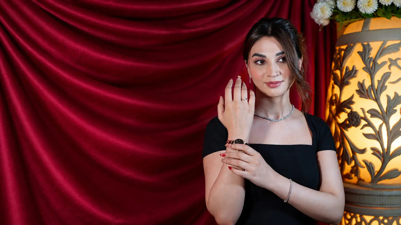 Model wearing Mohsin Qayyum Jewellers jewellery